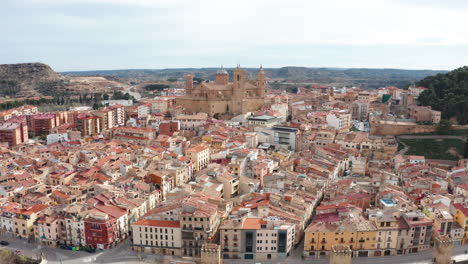 beautiful-aerial-view-towards-the-church-Santa-maria-la-mayor-Alcaniz-city-Spain
